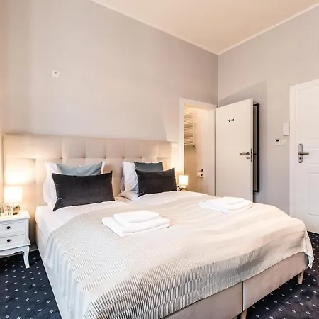 Rent Like - Serenity - Old Town 3*
